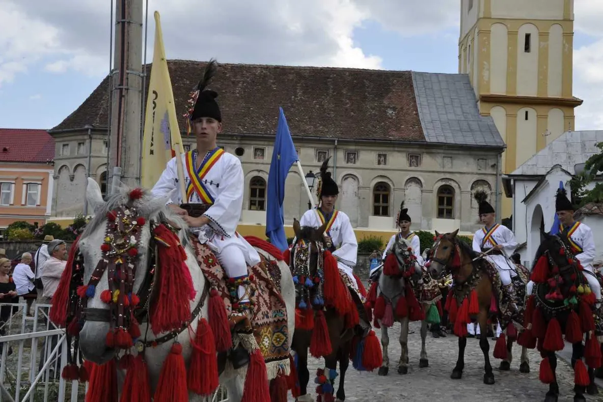 Peste 6.000 de rășinăreni s-au întors acasă pentru „Fiii Satului”