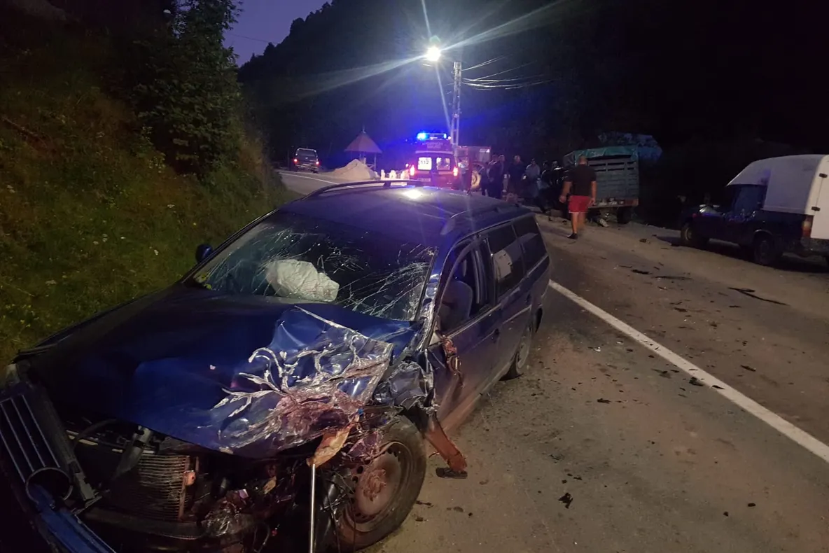 Accident la Gura Râului. Trei persoane au ajuns la spital