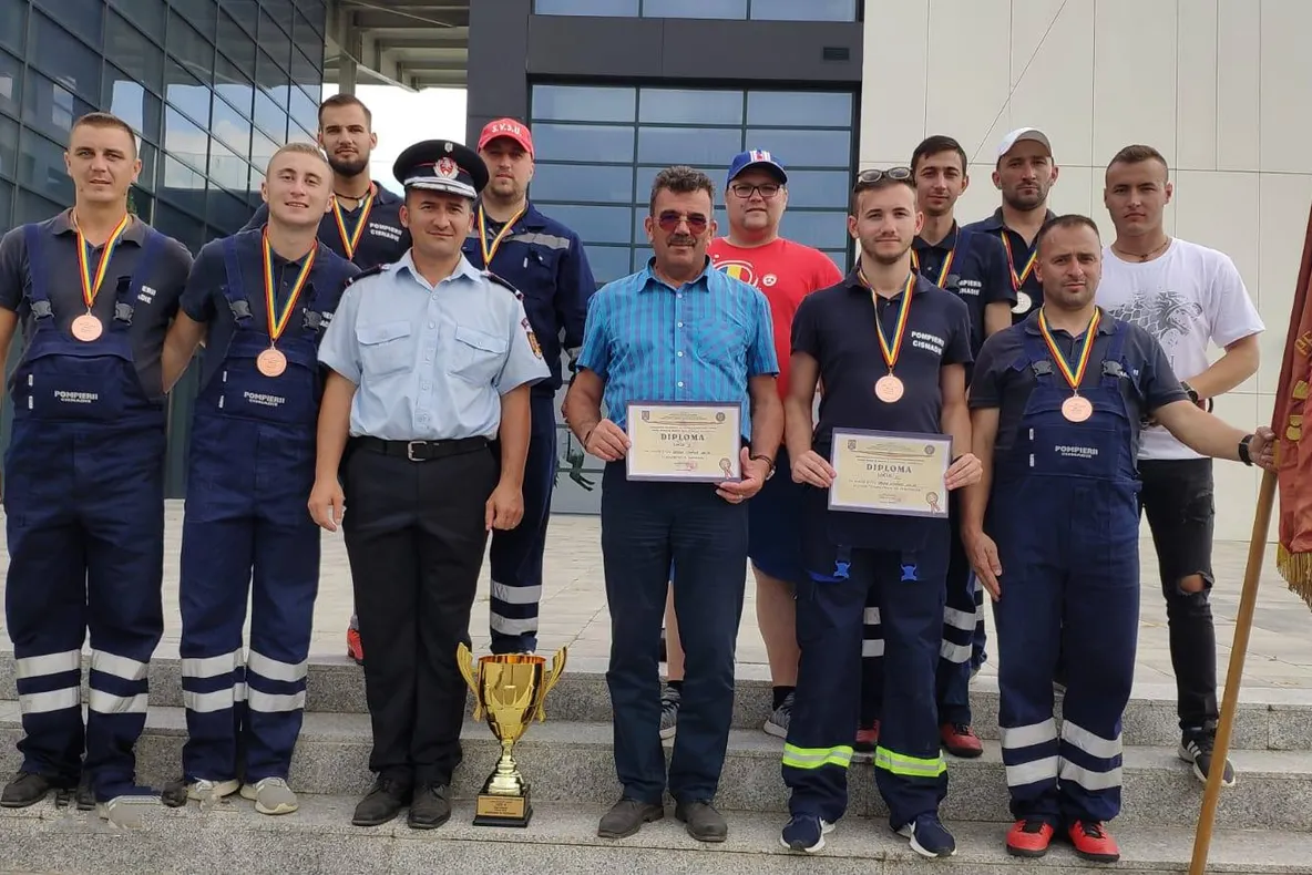 Medalie de bronz pentru pompierii din Cisnădie, la un concurs național din Ploiești