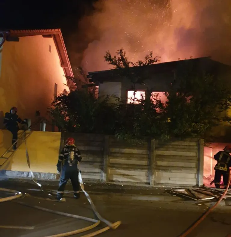 Incendiu la acoperișul unei case de pe strada Părului din Sibiu