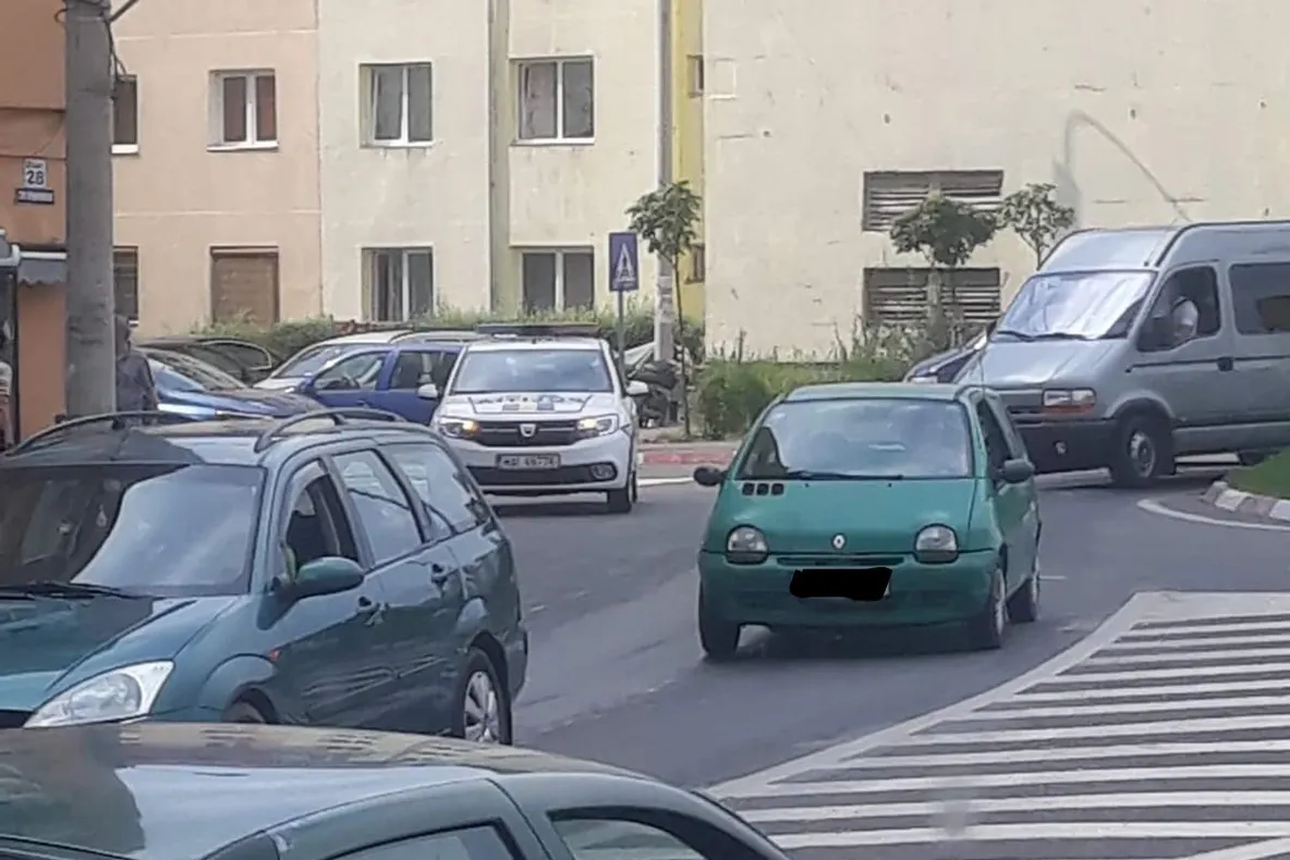 Accident cu trei mașini implicate pe Semaforului. Trafic îngreunat