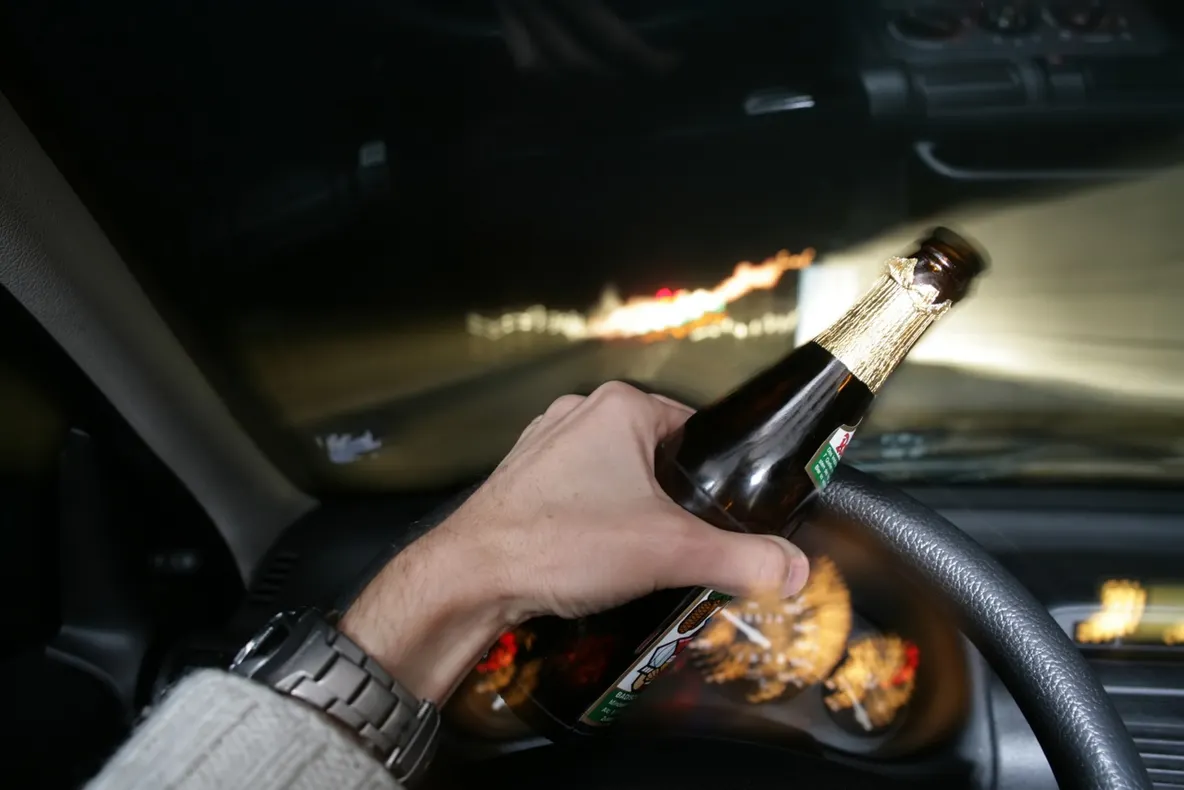 Bărbat cercetat penal după ce a condus fără permis și băut