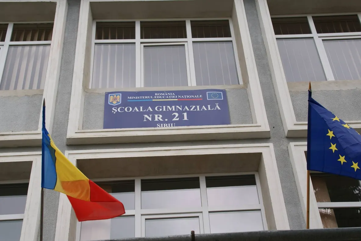 În 9 septembrie sună clopoțelul. Elevi ai Liceului "Constantin Noica" vor face ore la Școala 21