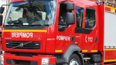 UPDATE | Un garaj și o mașină au ars în urma unui incendiu, în Cisnădie