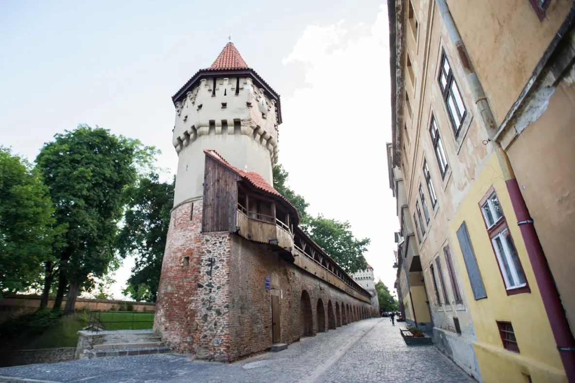 Contract de 6,65 milioane lei pentru repararea zidului cetății