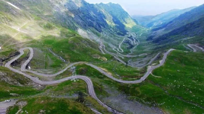Circulaţia rutieră, închisă sâmbătă pe Transfăgărăşan