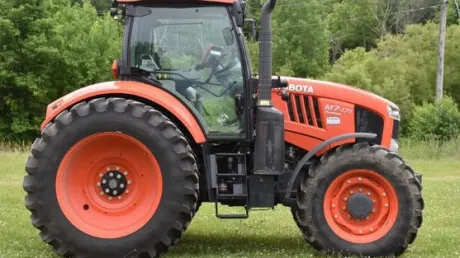 Accident grav în Săcădate. Șoferul a încercat să ascundă modul în care s-a produs evenimentul și și-a mutat tractorul în curte