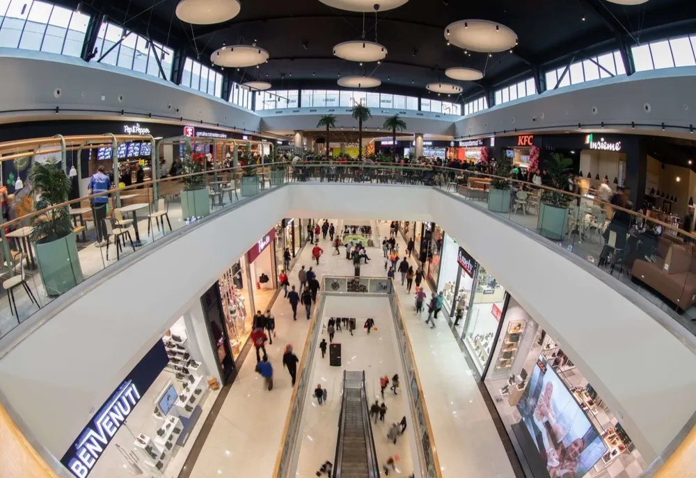 Centrul comercial Promenada Sibiu și-a deschis, astăzi, porțile. Investiții de 100 de milioane de euro
