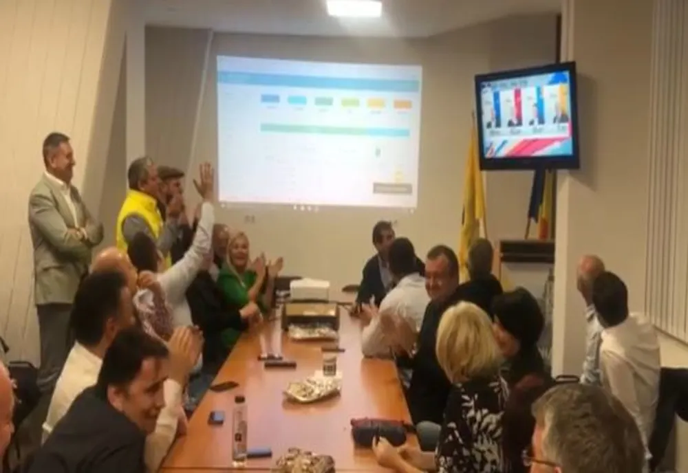 Rezultatele EXIT POLL, primite cu aplauze la sediile PNL și PSD Sibiu