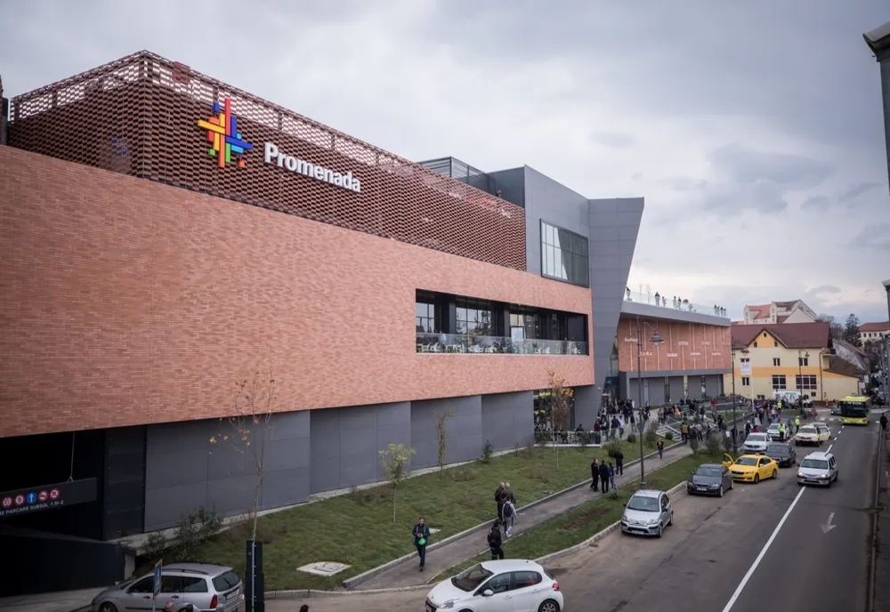 Ce spun reprezentanții Promenada Sibiu, după incidentul de aseară: "Centrul comercial funcționează în parametri normali!"