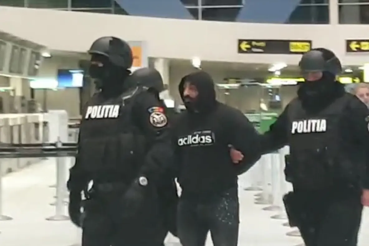 VIDEO/Crăciun, unul din locotenenții interlopului Clămparu adus în țată sub escortă din Franța