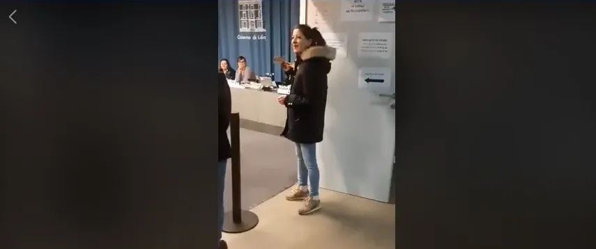 VIDEO/O româncă a impresionat milioane de oameni cu o melodie cântată în secția de votare