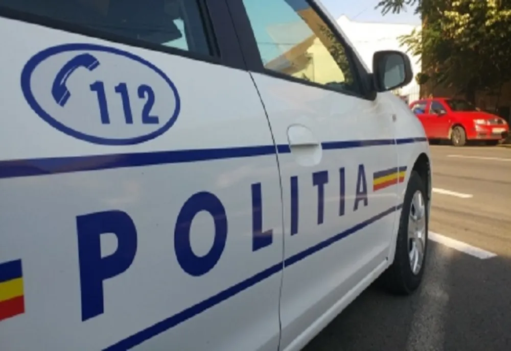 Un băiețel de opt ani, lovit de mașină, în timp ce traversa strada neregulamentar