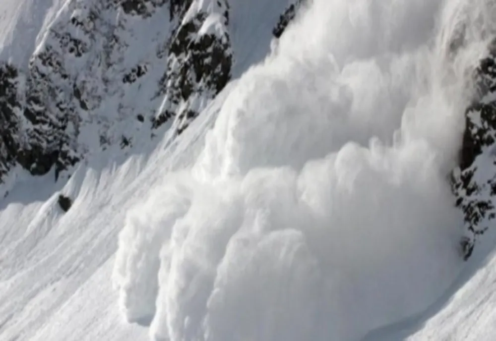 Cod roșu de avalanșă, în Munții Făgăraș! Stratul de zăpadă măsoară 1.63 metri