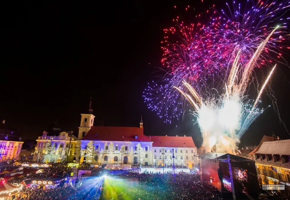 Revelion în Piața Mare, cu The Motans, Feli, Corina Chiriac, Luminița Anghel, Daniel Iordăchioaie și Adrian Daminescu