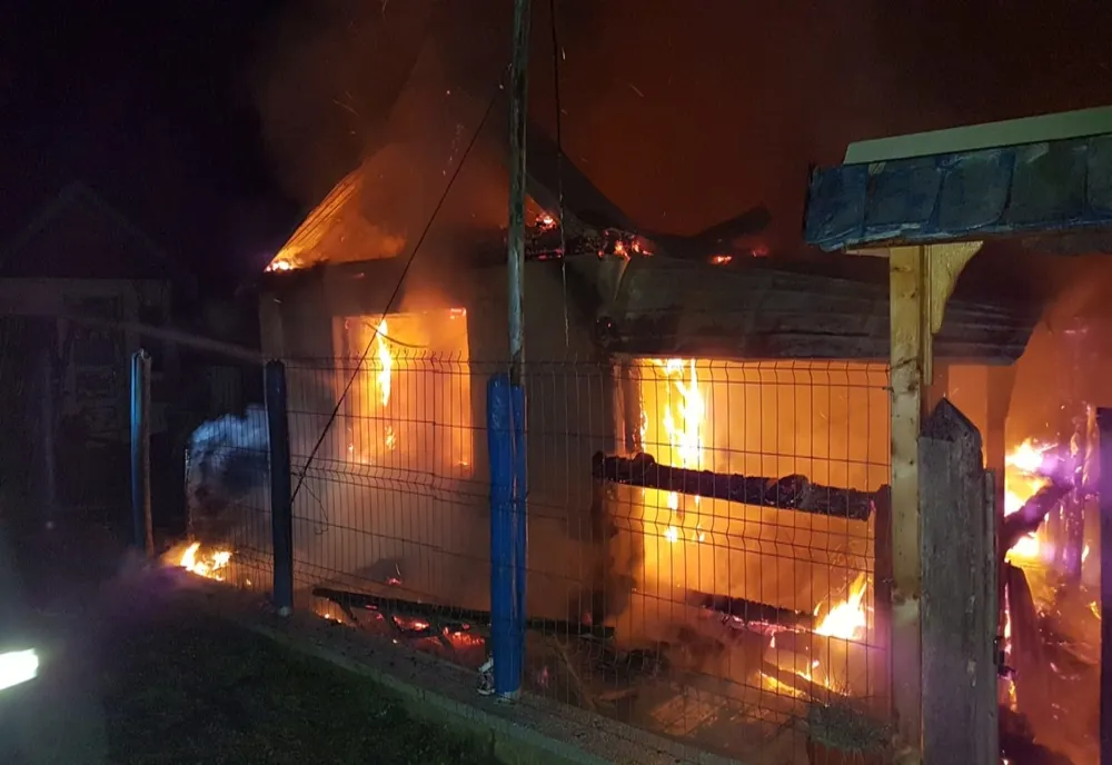 O anexă gospodărească din Copșa Mică a ars, noaptea trecută