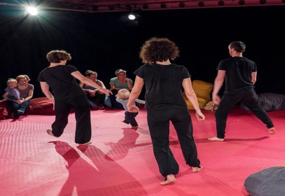 Bebelușii au program de joacă, la Teatrul "Gong"
