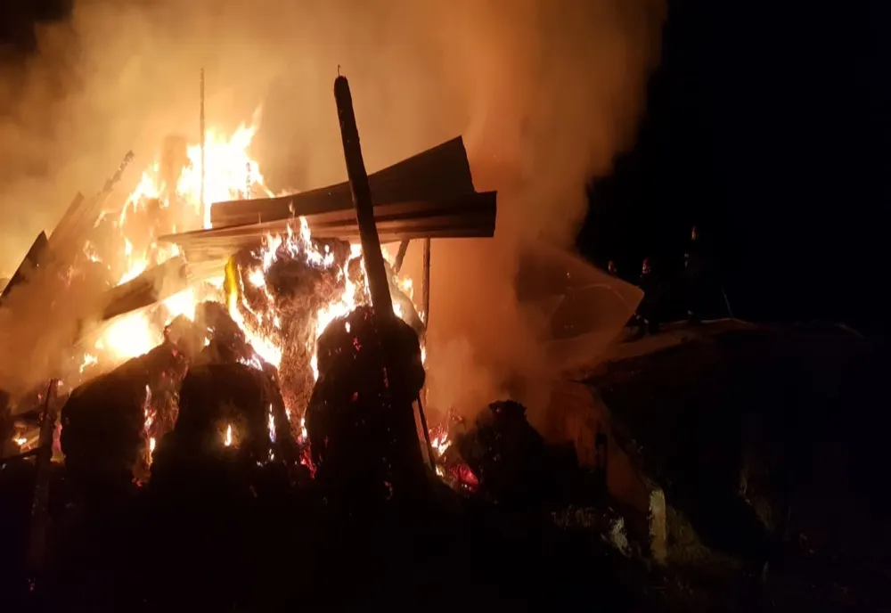 Depozit de furaje din Marpod, în flăcări