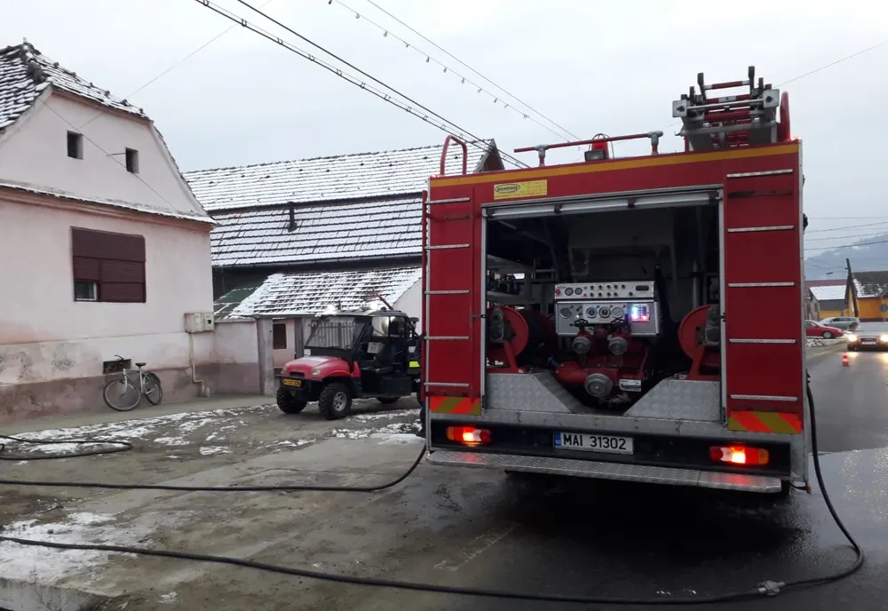 Acoperișul unei case din Agârbiciu a luat foc, sâmbătă