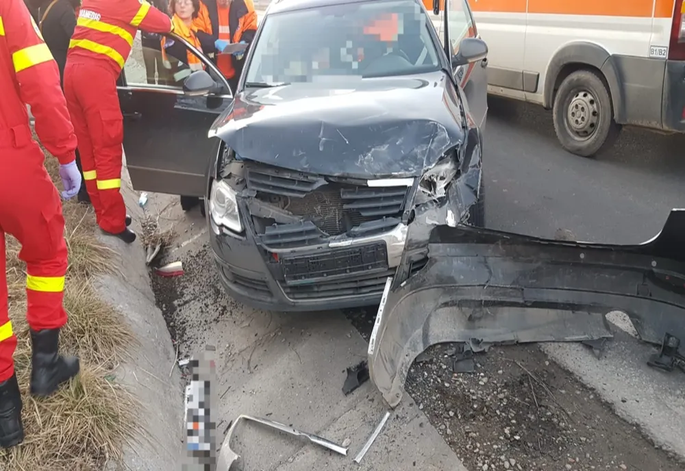 Accident pe DN14, cu șapte persoane implicate, printre care un copil de trei ani