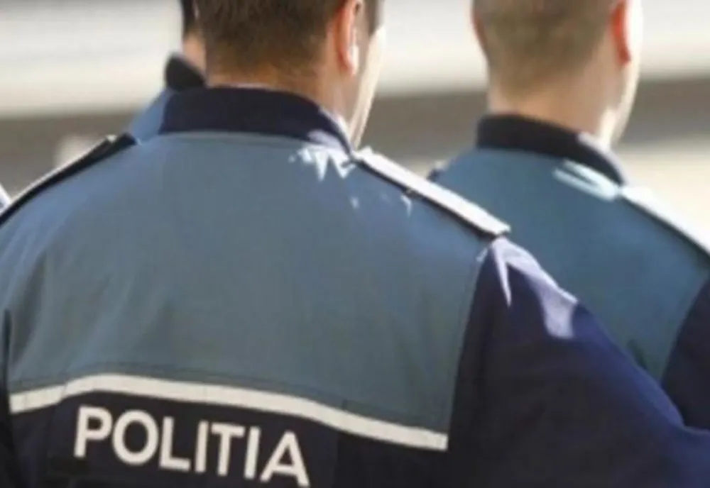 A provocat un accident, a lovit un pieton și a fugit
