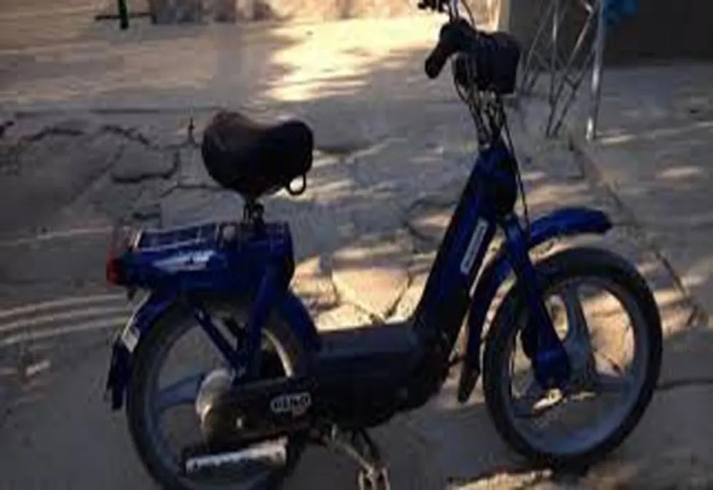 Un adolescent de 16 ani, cercetat penal după ce a condus, fără permis, un moped neînregistrat