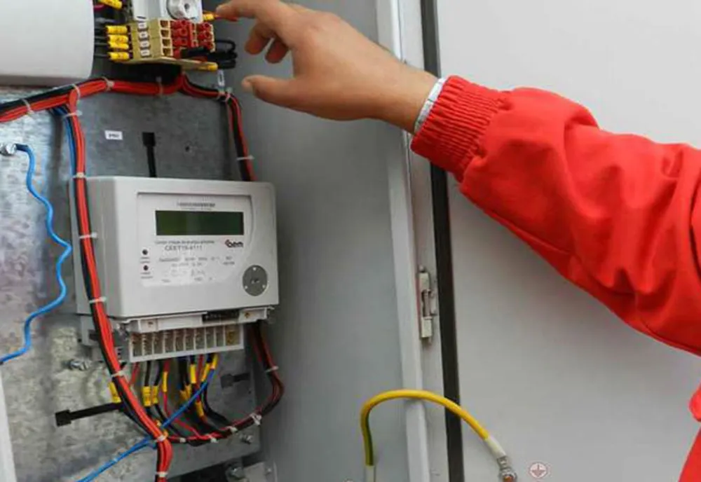 Mai mulți locuitori din Brateiu și Slimnic vor rămâne, joi, fără curent electric