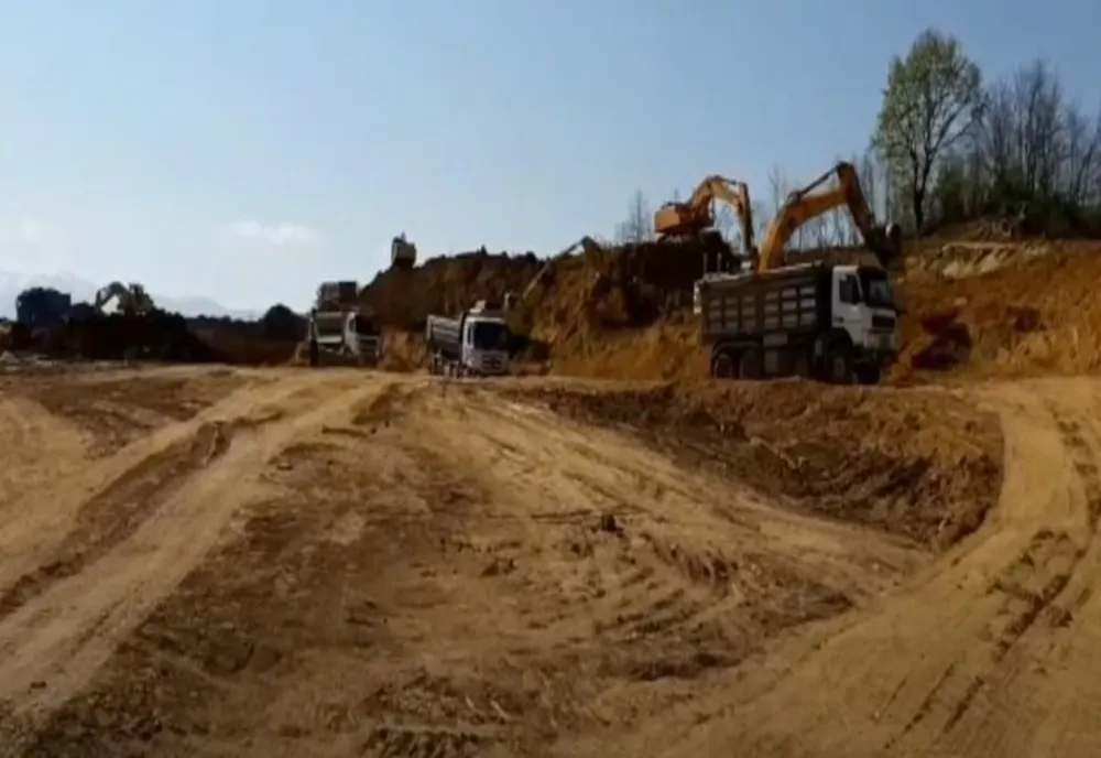 VIDEO | Lucrările pe lotul Sibiu - Boița al Autostrăzii Sibiu - Pitești continuă