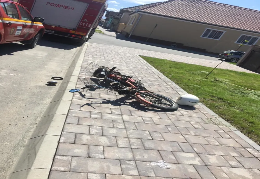 Accident în Avrig. Un motociclist, rănit