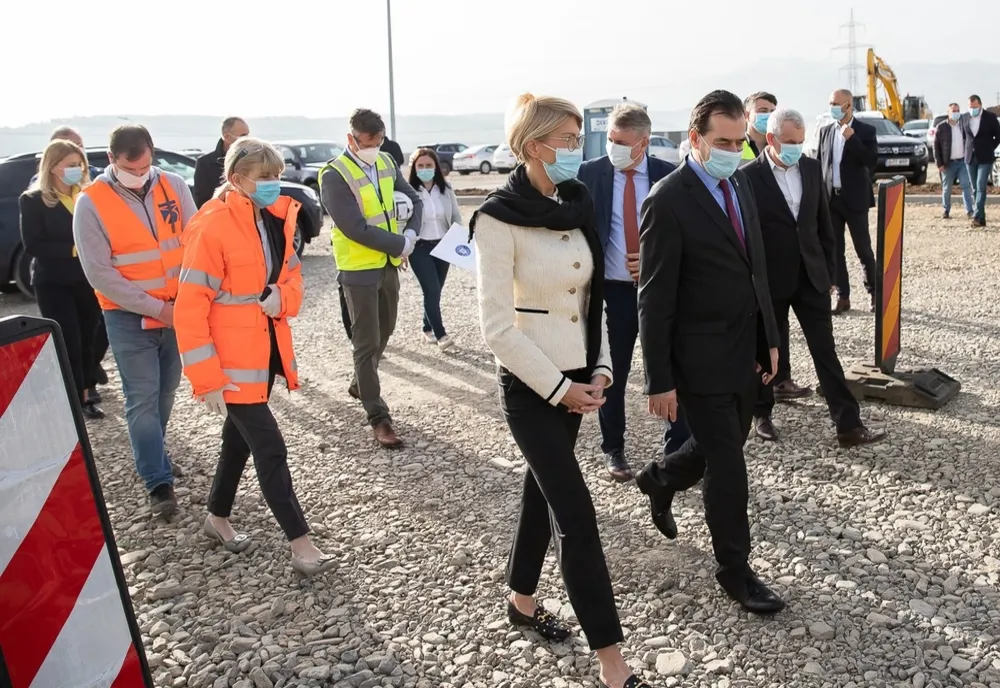 VIDEO| Orban, în vizită pe Autostrada Sibiu - Pitești: "Sunt bucuros să văd că lucrările nu mai sunt doar pe hârtie!"