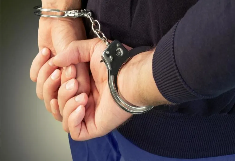 Tânăr de 16 ani, din Buzd, reținut după ce ar fi furat o poșetă și bani