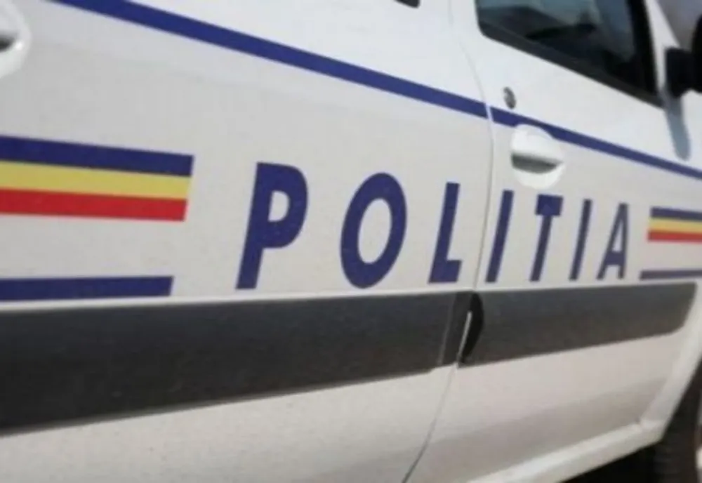 O mașină a intrat într-o motocicletă, în Mediaș. O sibiancă a ajuns la spital