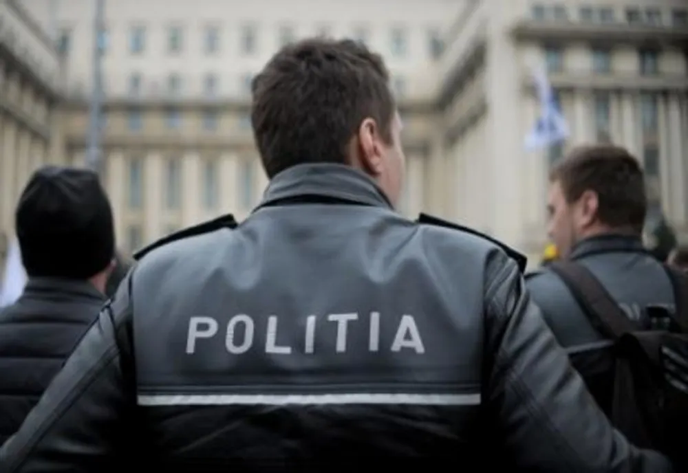 S-a ascuns de polițiști în casă, pentru că a fost văzut la volan, deși nu avea permis