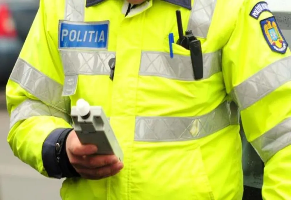 Reținut de polițiști după ce a fost depistat la volan fără permis de conducere