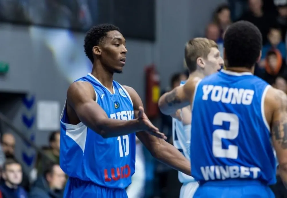 BASCHET: Jyles Smith este noul jucător al echipei CSM Mediaș
