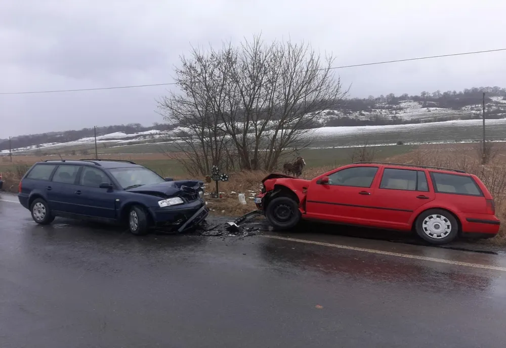 Doi șoferi răniți într-un accident rutier produs pe DN14