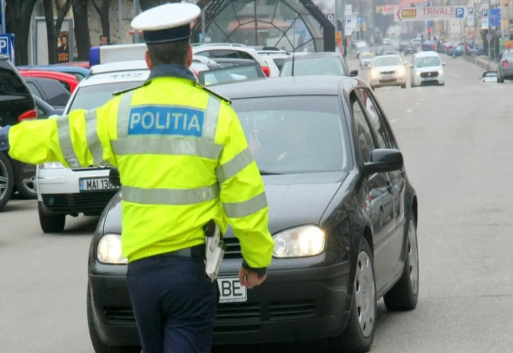 Șofer reținut după ce a condus fără permis, cu mașina neînmatriculată