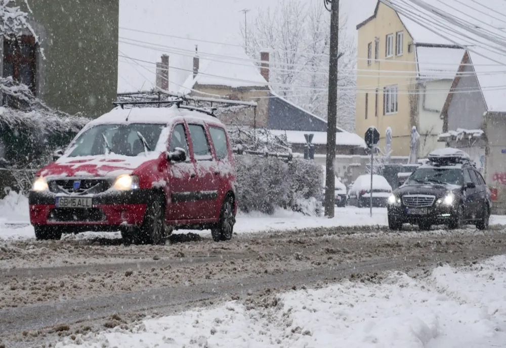 Sibiul, paralizat din cauza zăpezii (FOTO)