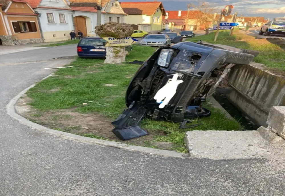 Un şofer beat s-a răsturnat cu maşina pe DN1