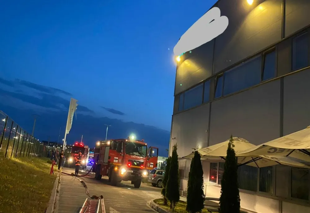 Incendiu la o fabrică din municipiul Sibiu! 80 de persoane s-au autoevacuat! 