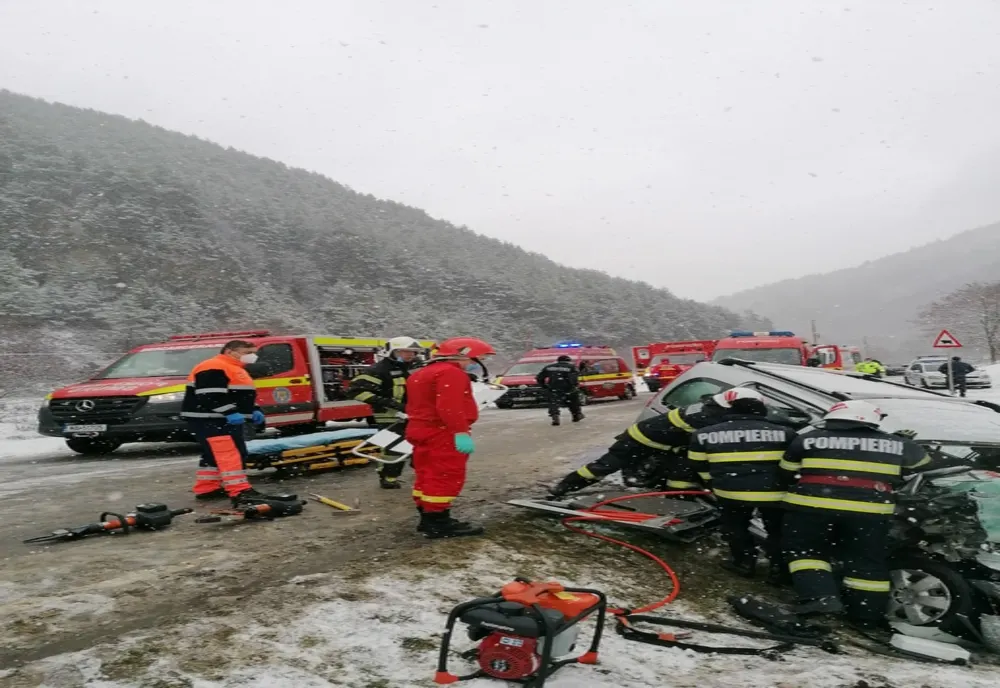 Accident rutier Sibiu : 2 morți și 2 răniți, după ce un autobuz și o mașină s-au izbit violent