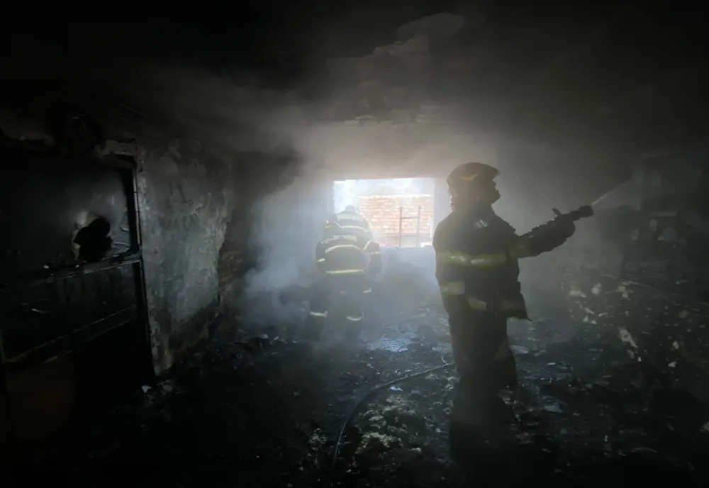 Casā afectată de incendiu!