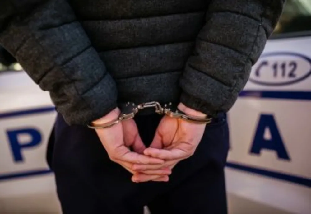 Sibian, săltat de polițiști pentru că s-a apropiat prea mult de iubită