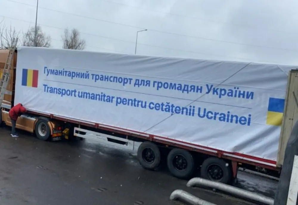 Tir încărcat cu peste 10 tone de donații ale locuitorilor din Vâlcea, Olt și Sibiu, la Vama Siret