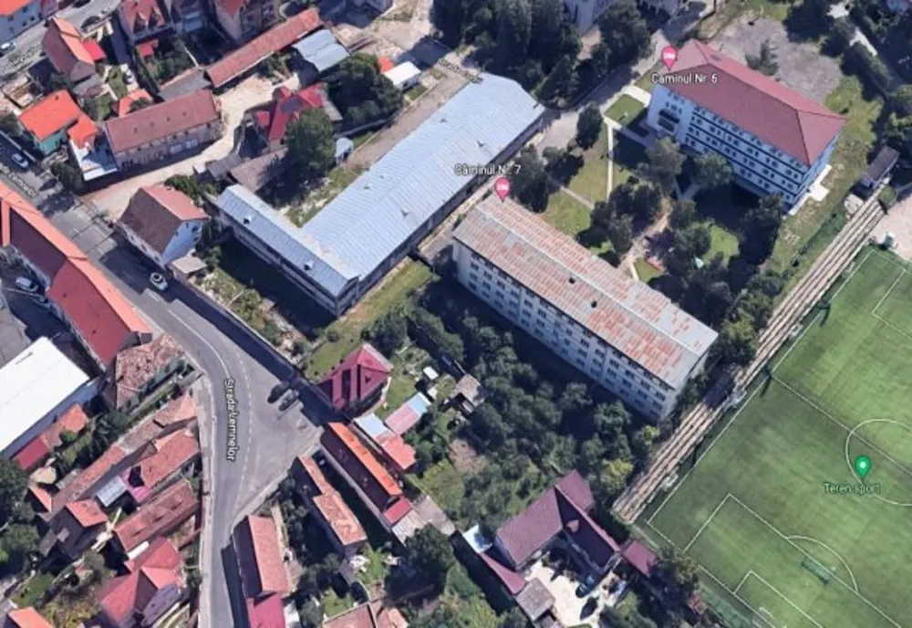 Un liceu din Sibiu mai bine donează un teren administrației, decât să-l curețe