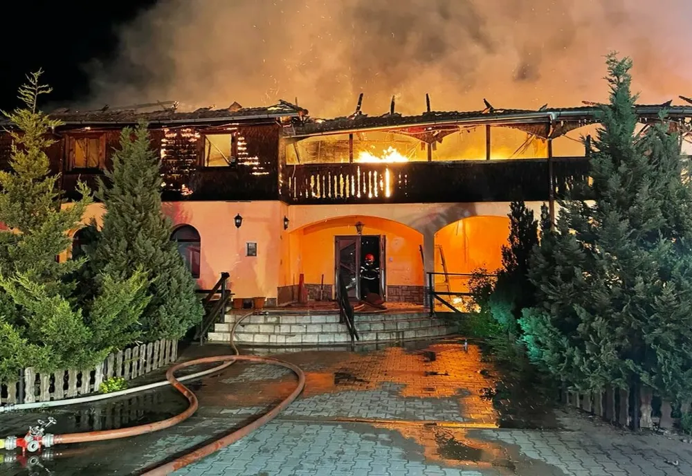 30 de turişti s-au autoevacuat, azi-noapte, dintr-o pensiune din Tãlmaciu