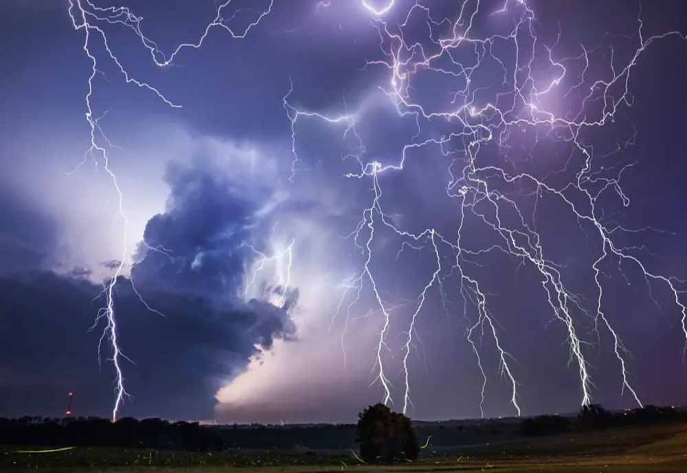 Avertizare meteo: Cod portocaliu de fenomene extreme în mai multe județe, până miercuri - HARTA