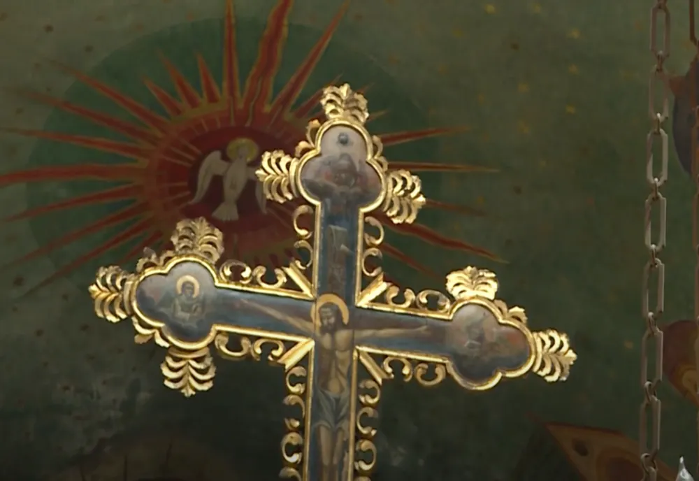 Creştinii sărbătoresc astăzi Înălţarea Sfintei Cruci