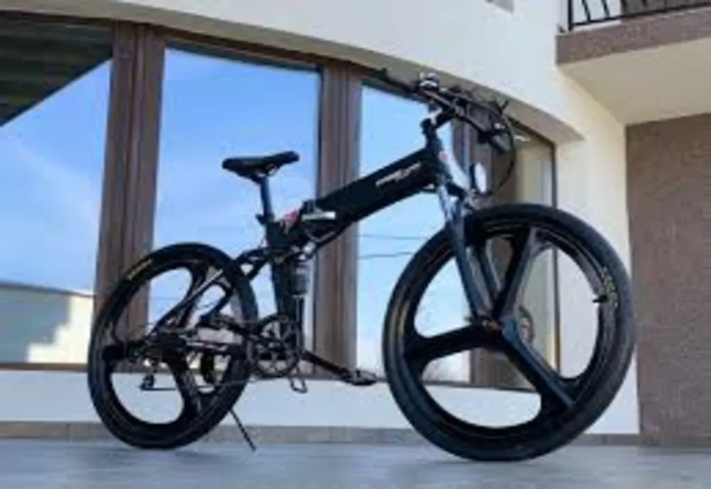 A fost prins de polițiști după ce a furat două biciclete în valoare totală de 13.000 de lei
