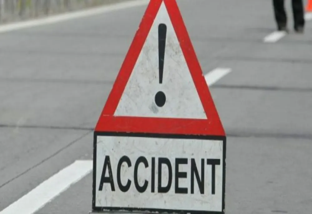 O gravidă şi o fetiță de 4 ani au fost rănite într-un accident produs pe A1